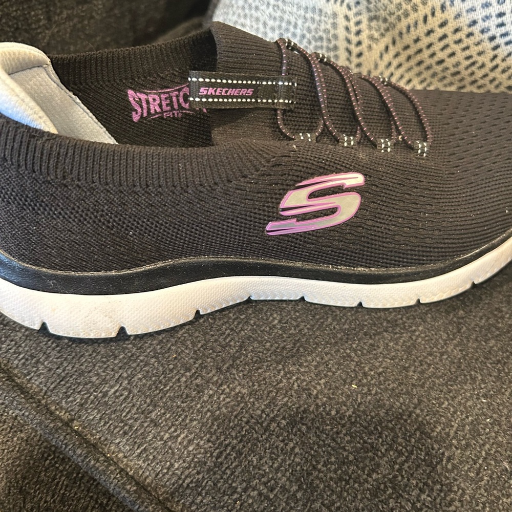 Skechers Women's Black Slip-On Sneakers with Pink Logo Accent - Picture 4 of 7